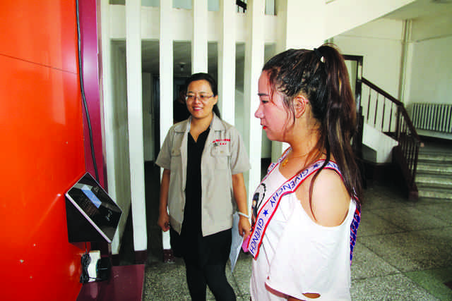 為加強(qiáng)公司機(jī)關(guān)基礎(chǔ)管理，公司機(jī)關(guān)自本月1日起實(shí)行考勤刷臉管理制度