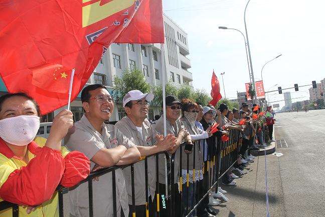 1579400396174666.jpg 鋼興公司齊心協(xié)力護航包頭首屆馬拉松賽2.jpg